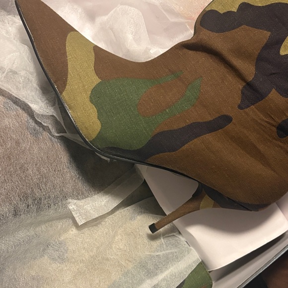 Camouflage Over the Knee Boots - Picture 4 of 7